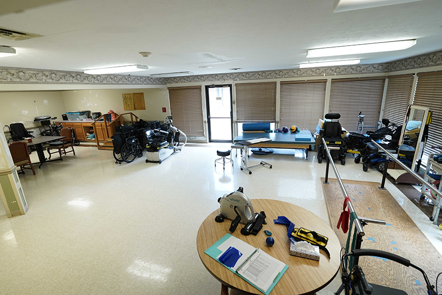Parallel bar and recumbent bike in physical therapy center- Arbors at Streetsboro